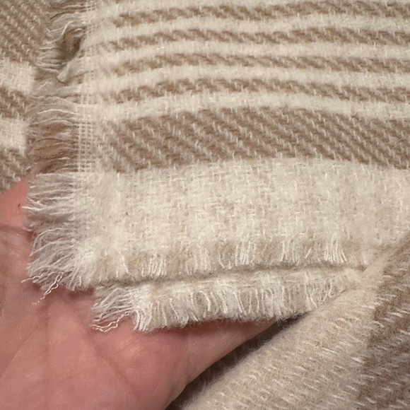 J. Crew plaid large reversible scarf shawl neutral, houndstooth mix - Picture 5 of 6